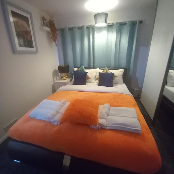 Golden Plush Suites - Beautiful Luxury 3 Bed House In Leicester Bagian luar foto