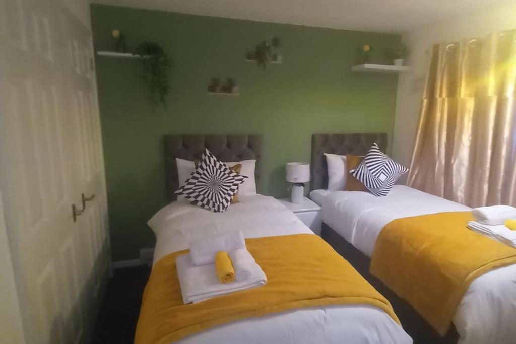 Golden Plush Suites - Beautiful Luxury 3 Bed House In Leicester Bagian luar foto