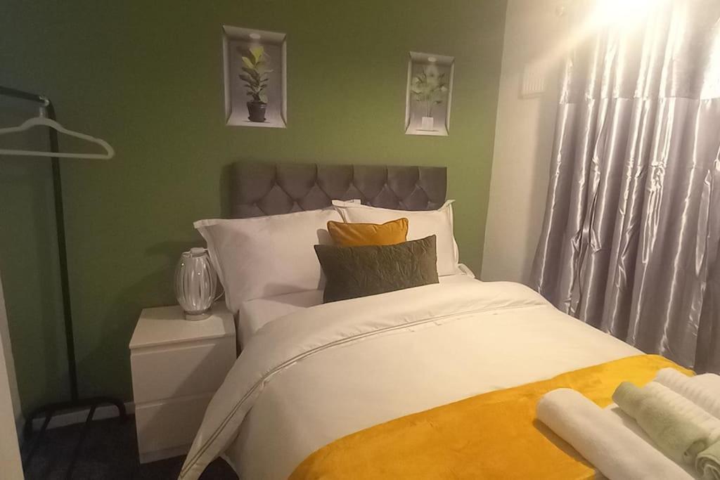 Golden Plush Suites - Beautiful Luxury 3 Bed House In Leicester Bagian luar foto