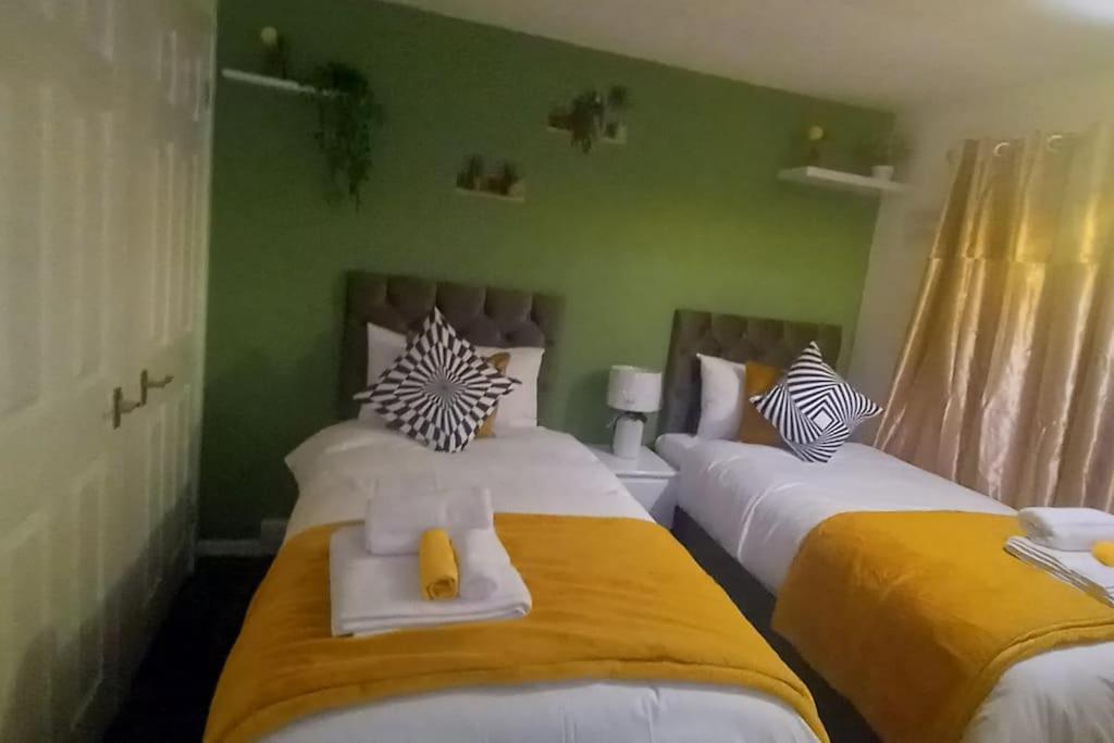Golden Plush Suites - Beautiful Luxury 3 Bed House In Leicester Bagian luar foto