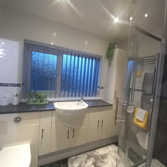 Golden Plush Suites - Beautiful Luxury 3 Bed House In Leicester Bagian luar foto