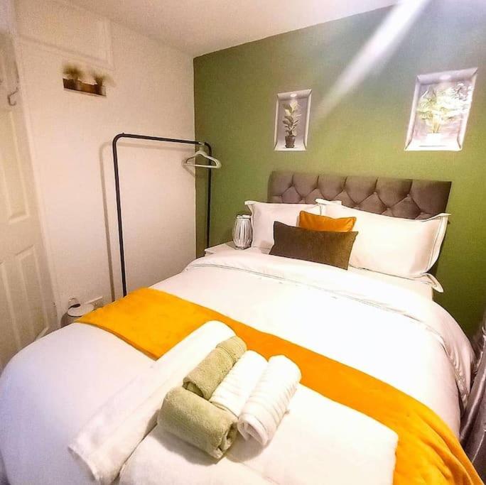 Golden Plush Suites - Beautiful Luxury 3 Bed House In Leicester Bagian luar foto