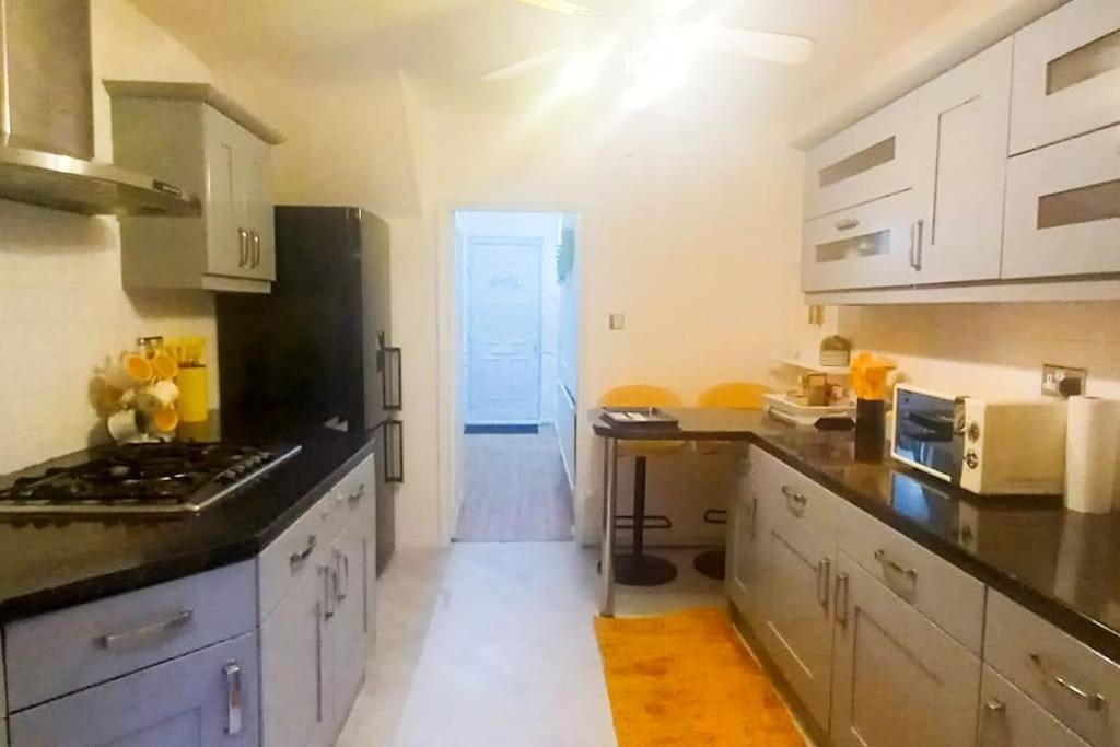 Golden Plush Suites - Beautiful Luxury 3 Bed House In Leicester Bagian luar foto