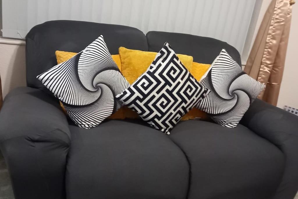 Golden Plush Suites - Beautiful Luxury 3 Bed House In Leicester Bagian luar foto
