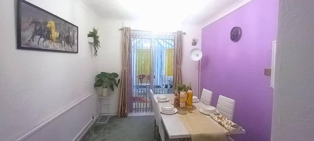 Golden Plush Suites - Beautiful Luxury 3 Bed House In Leicester Bagian luar foto